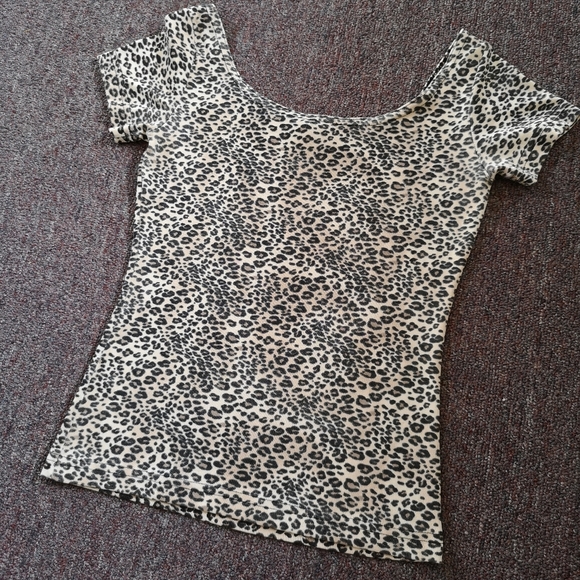 🔵 3/$30 Cheetah Print Women's Shirt - Picture 10 of 11